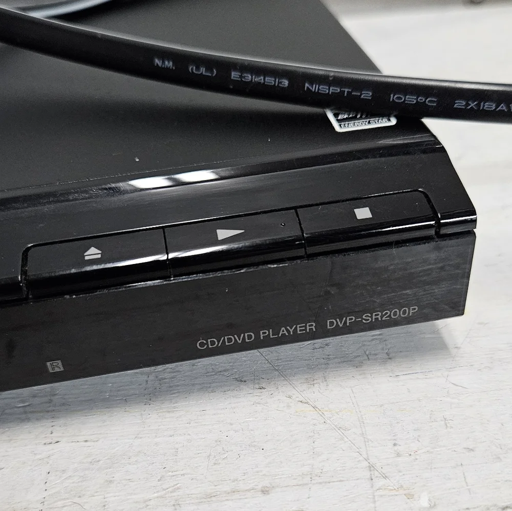 Sony DVP-SR200P Progressive Scan DVD Player home audio video electronics